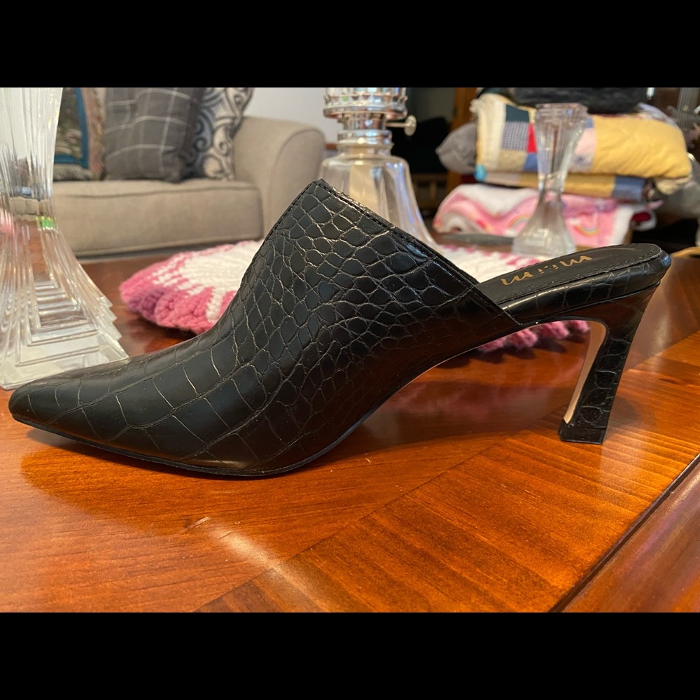💗NEW💗Women’s Miracle Miles Black Mules
